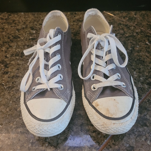 Grey low top Converse sneakers. women's size 7. - Picture 2 of 4